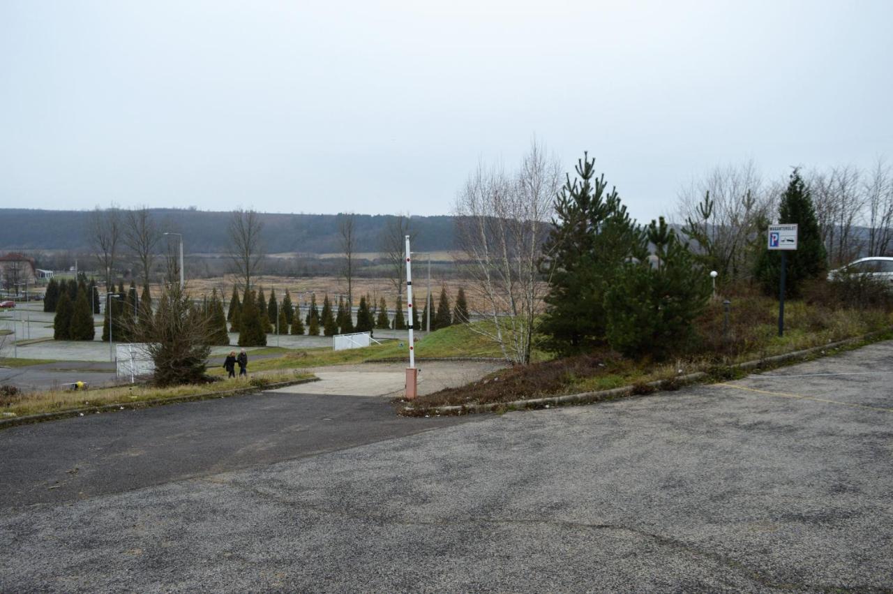 Apartamento Chill Hill Egerszalók Exterior foto